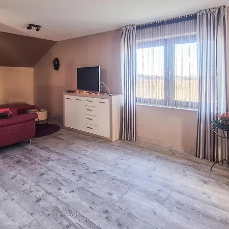 Stunning In Apartament Grzybowo (West Pomeranian)